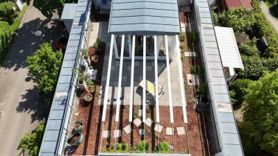 TOLLES PENTHOUSE MIT LIFT und GROßER DACHTERRASSE IM VOLLSTÄNDIG MODERNISIERTEN WOHNHAUS