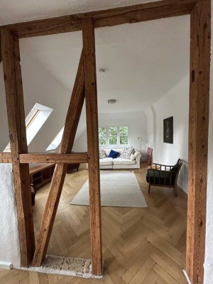 Helle 4-Zimmer-Dachgeschosswohnung mit Wintergarten - Zeitmietvertrag (6 Monate)