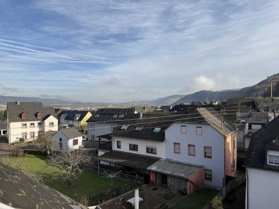 3-Zimmer-Dachgeschoss-Wohnung mit Blick über Kenn