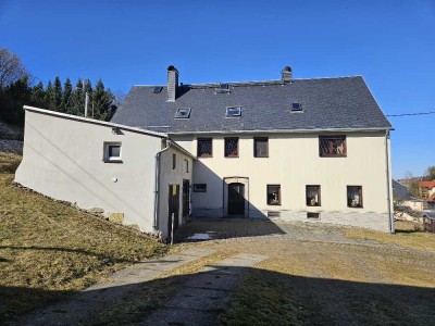 Großzügiges Bauernhaus mit Nebengelass und großem Grundstück in Sebnitz