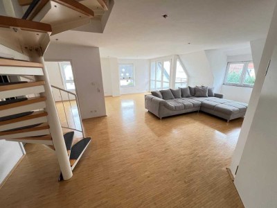 Zentrale 4 Zi.-Wohnung auch WG geeignet, teilmöbliert möglich ab sofort oder später