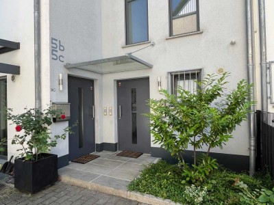 Neuwertiges Raumwunder im Reihenhausstil. Beste Lage.