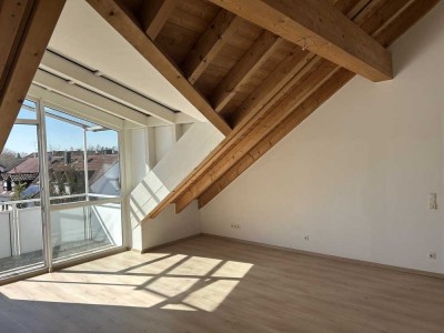Außergewöhnliche 4-Zimmer-Wohnung mit Balkon in Ismaning!