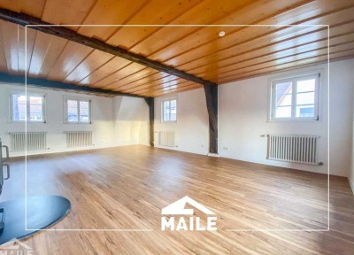 Hochwertige 2,5-Zimmer Dachgeschosswohnung mit neuer EBK und Balkon in toller Lage