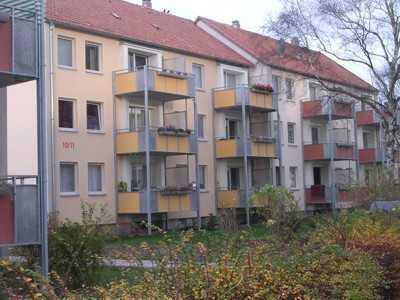 + 3 Zimmer mit Balkon +