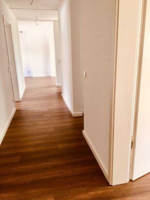 Dachgeschosswohnung mit Loggia und Einbauküche mit Blick ins Grüne
