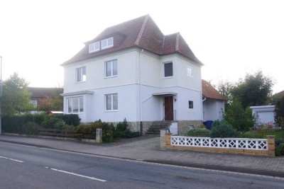 Einfamilienhaus in Emmerke mit Garage, Garten und viel Platz für Familie und Hobby.