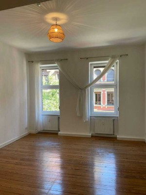 Charmante renovierte 2-Zimmer-Altbauwhg. mit EBK in SB / City