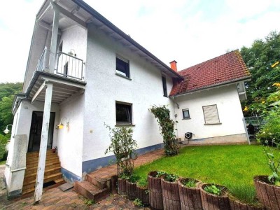 Gepflegte, großzügige 2-Etagen-Wohnung mit Kamin & Carport zu vermieten – wohnen wie im eigenen Haus