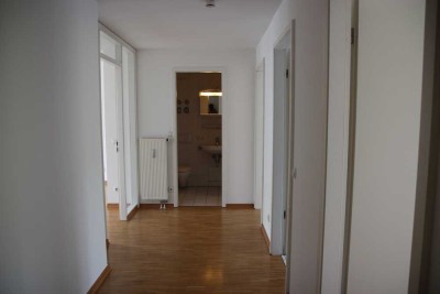 freie 3 Zi. München Moosach mit gr. Süd-West-Balkon, ruhig