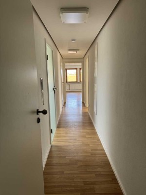 Helle, moderene 2,5-Zimmer-DG-Wohnung