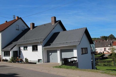 Grundsolides und modernisiertes Einfamilienhaus mit geschickter Raumaufteilung