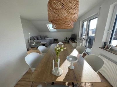 Moderne, helle und sanierte 3,5-Zimmer Wohnung mit 111,6 m2 Wohnfläche, Balkon und EBK