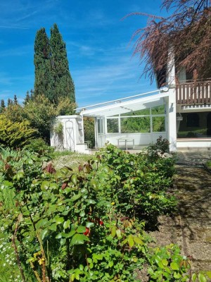 Doppelhaushälfte schönem Garten, Terrasse und Doppelgarage