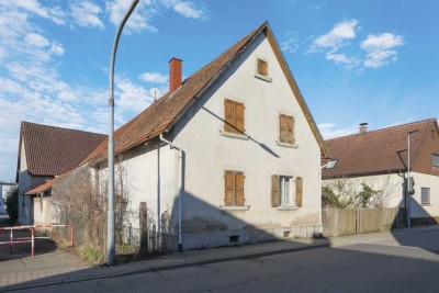 Sanierungsbedürftiges Einfamilienhaus mit Scheunenanbau und großem Grundstück in idyllischer Lage