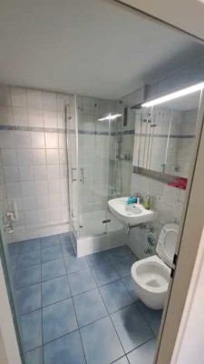 2-Zimmer-Wohnung mit neuem Kleiderschrank, Balkon und EBK in Feuerbach
