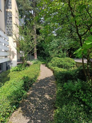 Attraktive Eigentumswohnung Hochparterre mit Souterrain und Garage