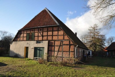 Sanierungsbedürftiger Resthof inmitten des Dorfes Stixe, im Ortsteil Kaarßen von Amt Neuhaus.