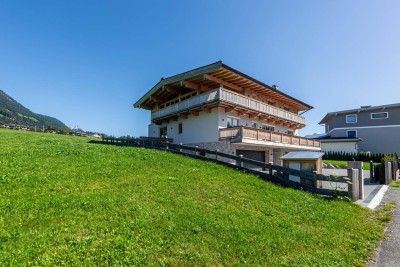 Großzügiges Mehrgenerationenhaus in edlem Tiroler Landhausstil