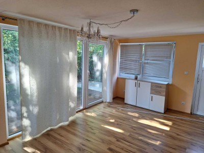 Befristet auf 2 Jahre: 2 Zi-Wohnung in Kleinhaus unterzuvermieten
