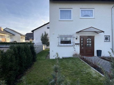 Aidlingen: Gepflegte Doppelhaushälfte mit ausgebautem DG