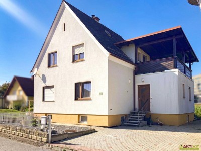 Großzügiges Wohnhaus mit Potenzial auf 860 m² Grundstück.