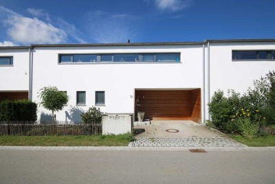 Prämiertes Winkelhaus in ruhiger Lage direkt am Krankenhaus – ideal für die kleine Familie!