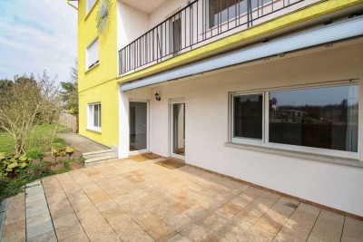 Nur wenige Schritte ins Grüne: Erdgeschosswohnung mit Garten und Carport
