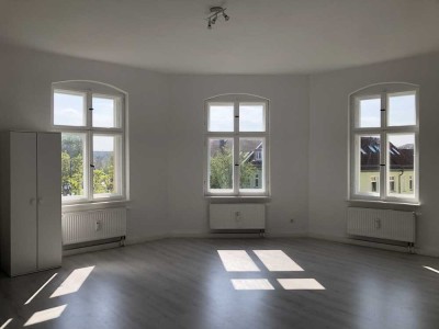 große 2 Zi WE in zentraler Lage zu vermieten