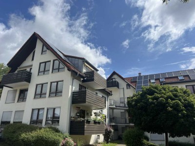 Charmante und pfiffige 2,5 Zimmer Maisonettewohnung mit Balkon und TG Stellplatz