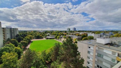 Stilvolle 3,5-Zimmer-Wohnung mit luxuriöser Innenausstattung Balkon Panorama-Blick Lu-Pfingstweide