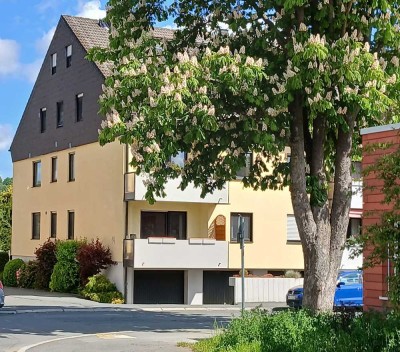 Ansprechendende 4-Zimmer-Hochparterre-Wohnung, gehobene Innenausstattung mit EBK in Hof a.d.Saale