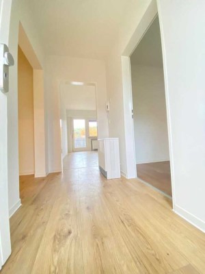 *** Top renoviertes Single-Apartment *** Sundern - mit großem Balkon ***