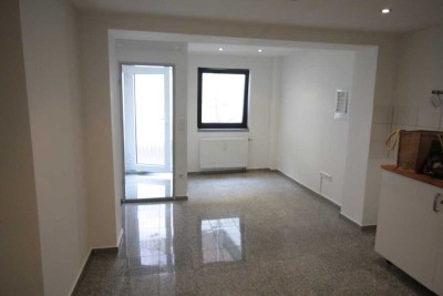 Kleines Häuschen als 2-Raumwohnung über zwei Etagen mit Innenhof