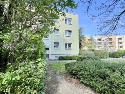SCHWANHEIM: SCHÖNE 3 ZIMMER WOHNUNG MIT LOGGIA IM HOCHPARTERRE