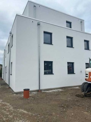 *** Letzte Wohneinheit im Neubau *** Moderne Erdgeschosswohnung mit Terrasse und  Gartenanteil
