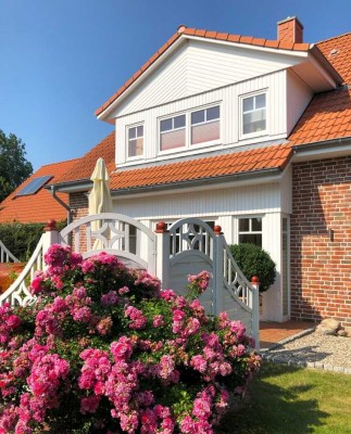 JEDEN TAG AM MEER ~ Architektenhaus mit 3 Wohnungen in bester Lage am Ostseestrand