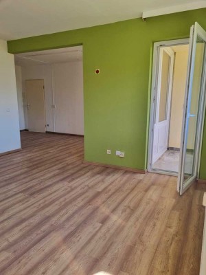 Frisch renovierte 2,5-3 Zimmer-Wohnung mit Balkon in Bad Oldesloe