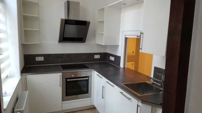 Exkl. Single Wohnung im EG (Stadtzentrum) , EBK, Terrasse, Stellpl. am Haus, sucht solventen Mieter