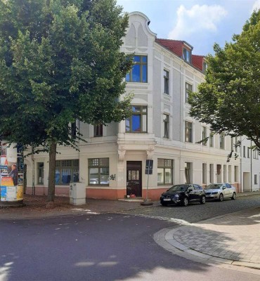 Dein Dachgeschosstraum mit Balkon, Abstellkammer und moderner Einbauküche