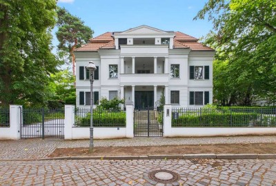 Luxuriöse Dachgeschosswohnung von D&CO im Herzen von Nikolassee I Sofortbezug inklusive Interior