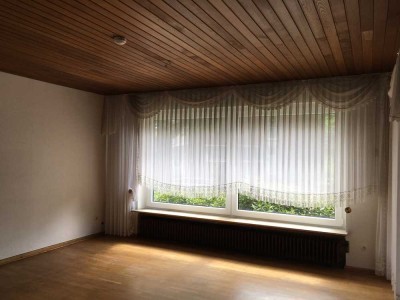 Charmante 4-Zimmer-Wohnung im Hochparterre mit 3 kleineren Zimmern und einem großen Wohnzimmer
