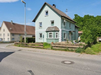 Charmantes Wohnhaus mit großem Grundstück und attraktiven Außenanlagen in Erlenmoos