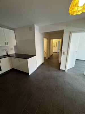 Großzügige 4-Zimmer-Wohnung – Ideal für Wohngemeinschaften/Mitarbeiterunterbringung in A.Lechhausen