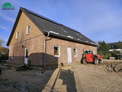 Dach: fertig. Dämmung: Eingeblasen. Photovoltaik: Angeschraubt!