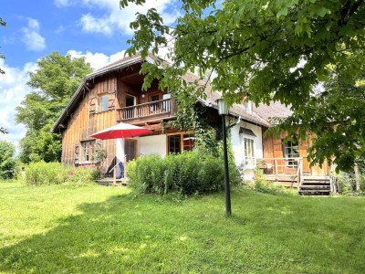 Charmantes Einfamilienhaus auf großem Grundstück!
