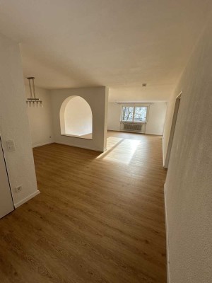 Sanierte 3,5-Zimmer-Wohnung mit EBK und Balkon in Friedrichshafen Berg