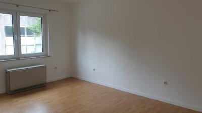 Vollständig renovierte 2-Zimmer-Wohnung mit Balkon in Karlstraße, Essen