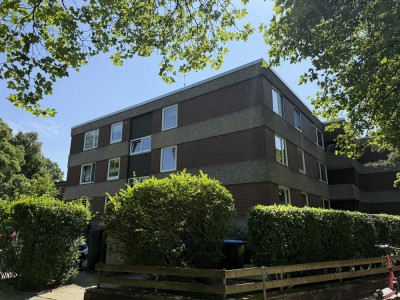 3-Zimmer-Wohnung mit Balkon, Einbauküche, Stellplatz, Kellerraum. Frei von Mietverhältnissen.