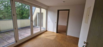Schöne 2 Raumwohnung im DG mit Einbauküche, Balkon, Keller und PKW-Stellplatz